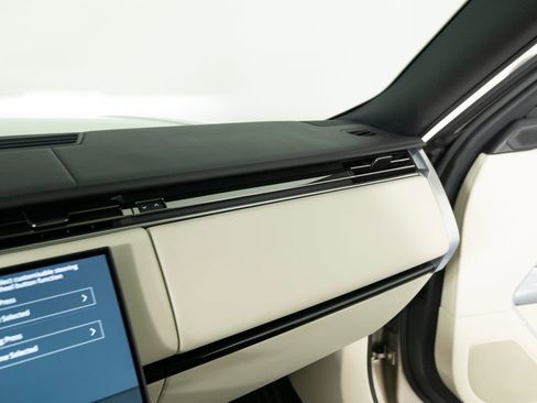 Used 2025 Land Rover Range Rover Long Wheelbase SE image 27