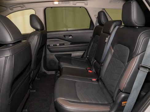 Certified 2024 Nissan Pathfinder Platinum w/ Cargo Package image 9