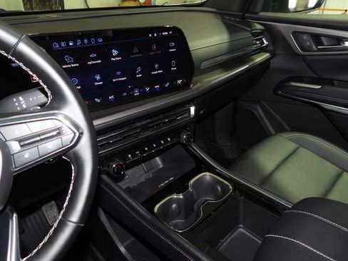 Used 2025 Chevrolet Traverse LT w/ Midnight/Sport Edition AWD/4WD image 48