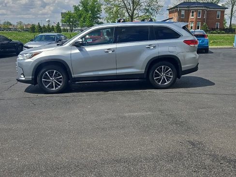 Used 2019 Toyota Highlander XLE AWD/4WD image 4