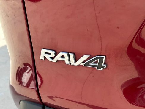 Used 2021 Toyota RAV4 XLE Premium image 13