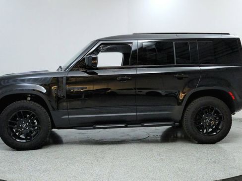 Used 2025 Land Rover Defender 110 S image 2