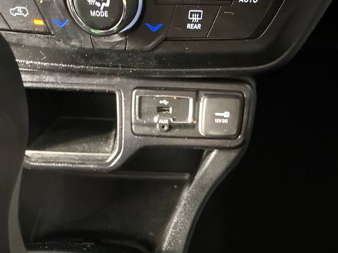 Used 2019 Jeep Renegade Latitude w/ Safety and Security Group FWD image 20