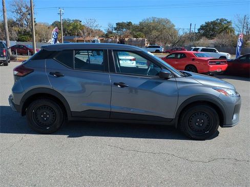 Used 2024 Nissan Kicks S image 3