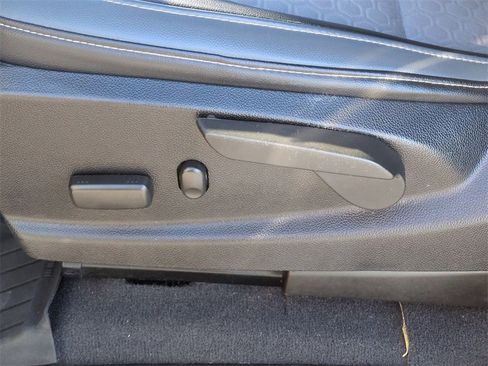 Used 2021 Chevrolet Colorado Z71 w/ Z71 Midnight Edition image 13