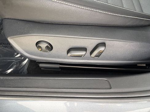 Used 2025 Volkswagen Jetta SE image 24