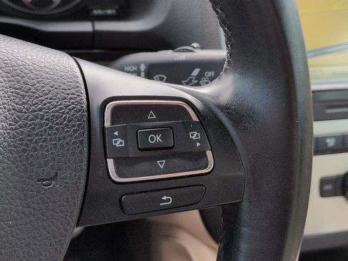 Used 2013 Volkswagen Eos Executive image 25