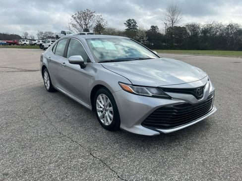 Used 2020 Toyota Camry LE image 8