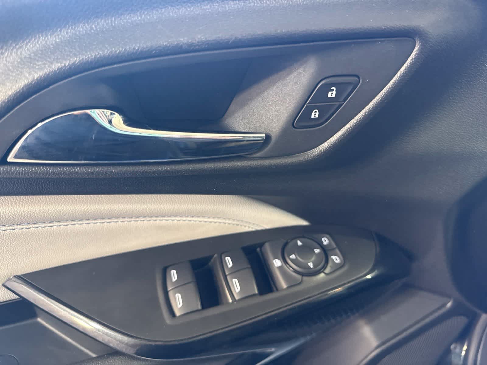 Used 2025 Chevrolet Trax LT FWD image 18