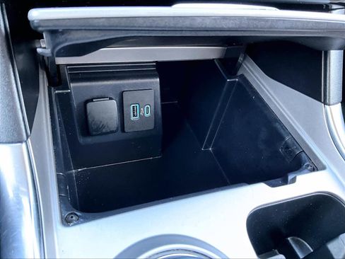 Used 2023 Ford Explorer Limited image 27