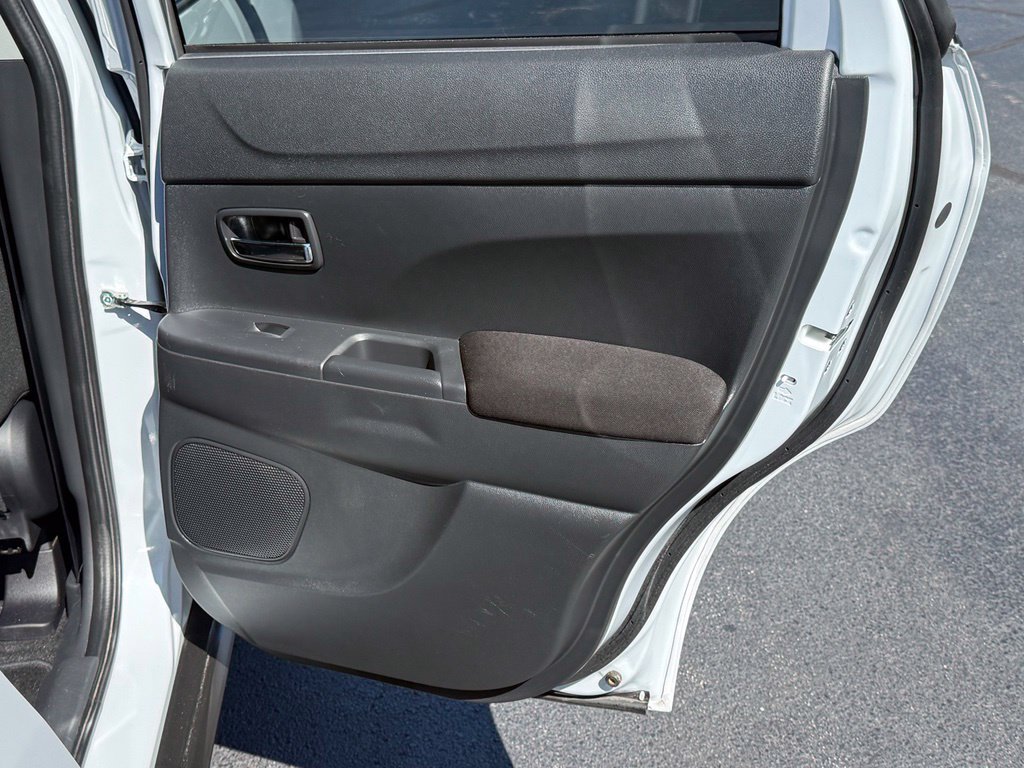 Used 2025 Mitsubishi Outlander Sport ES AWD/4WD image 19