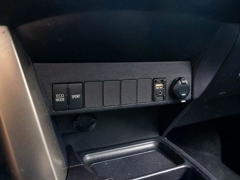 Used 2014 Toyota RAV4 LE image 25