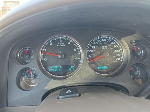 Used 2011 Chevrolet Suburban LT image 16