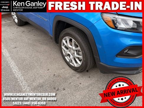 Used 2024 Jeep Compass Latitude image 11