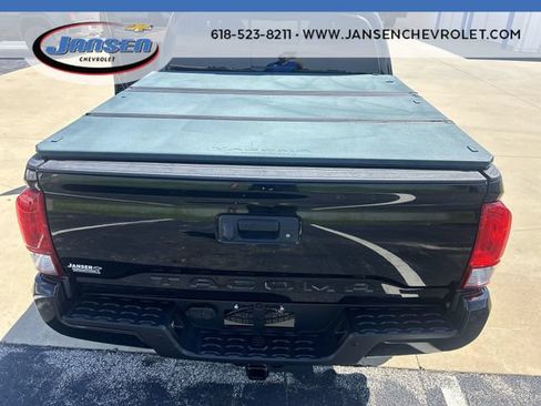 Used 2017 Toyota Tacoma TRD Sport AWD/4WD image 25