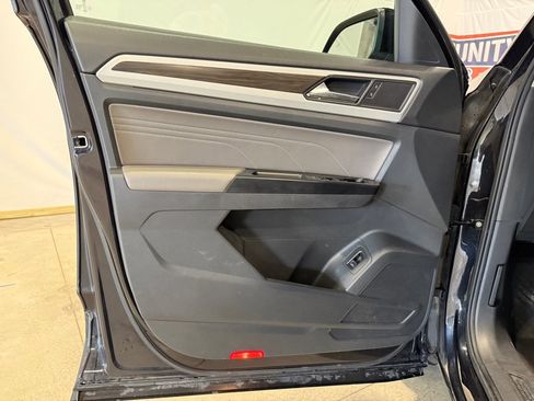 Used 2021 Volkswagen Atlas SE image 16