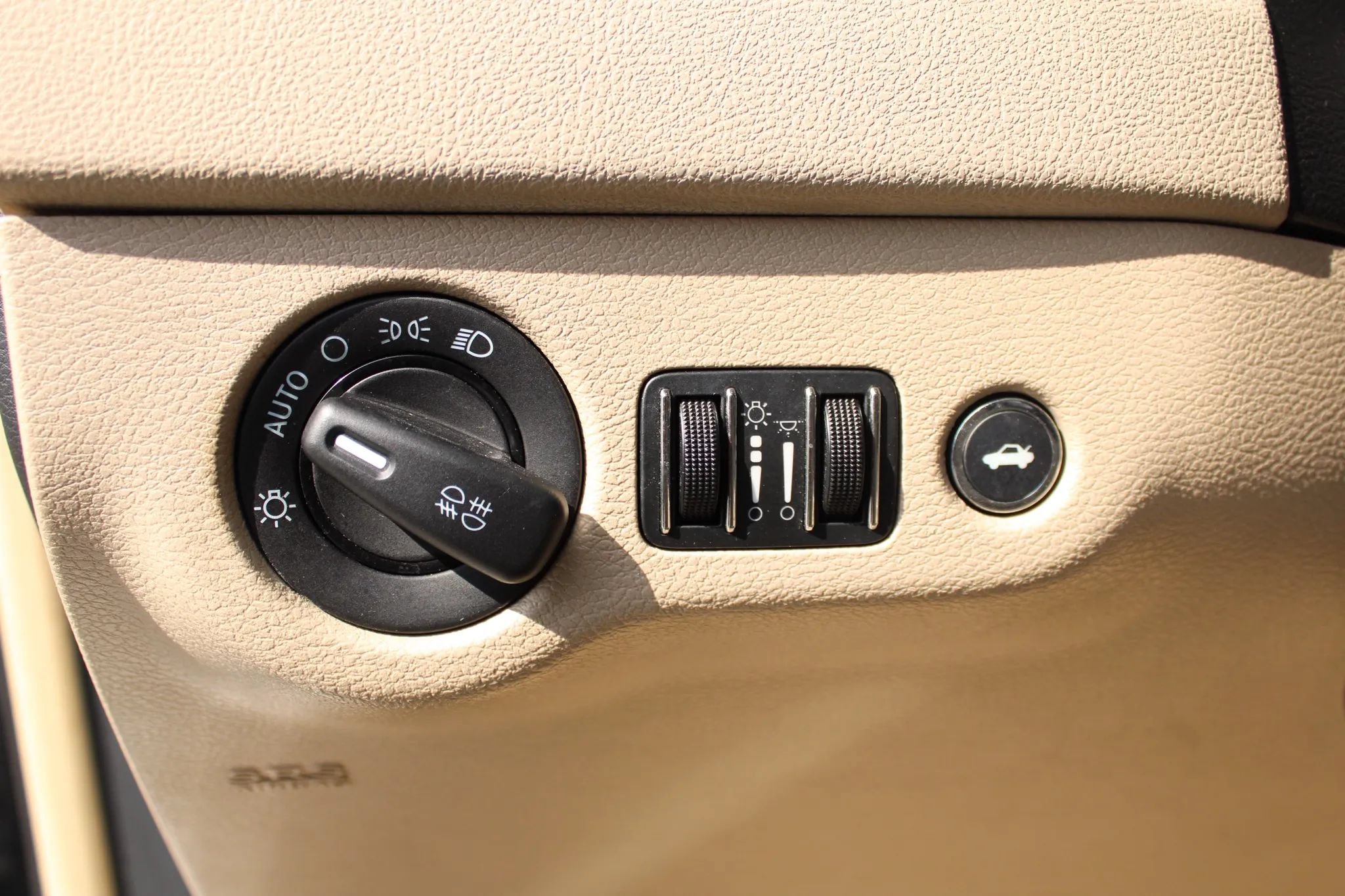 Used 2011 Chrysler 300 Limited w/ Sound Group RWD image 15