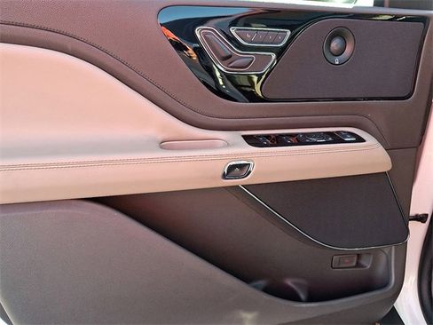 Used 2022 Lincoln Aviator Reserve w/ Elements Package Plus image 12