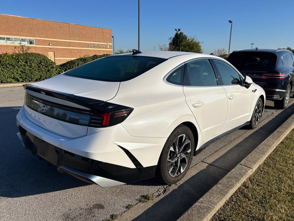 Used 2025 Hyundai Sonata SEL FWD image 3