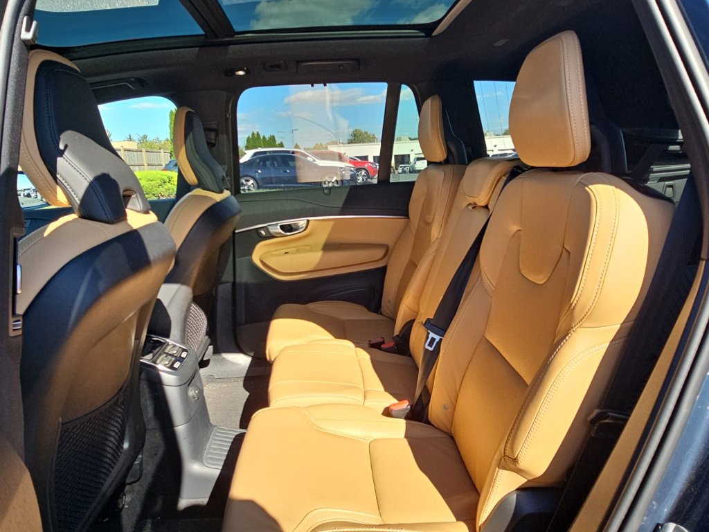 Used 2024 Volvo XC90 T8 Ultimate w/ Protection Package Premier AWD/4WD image 14
