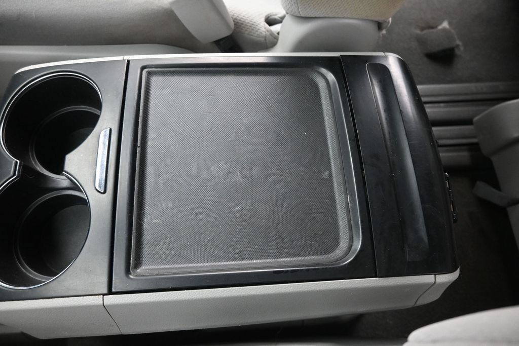 Used 2019 Toyota Sienna LE w/ Carpet Mat Package FWD image 25