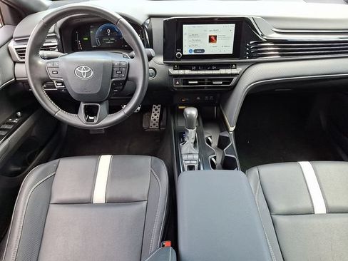 Used 2025 Toyota Camry SE FWD image 15