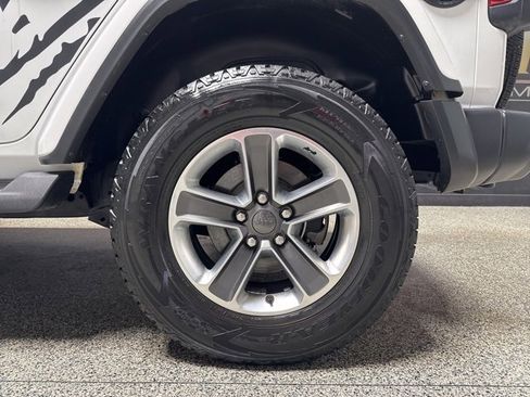 Used 2019 Jeep Wrangler Unlimited Sahara image 17