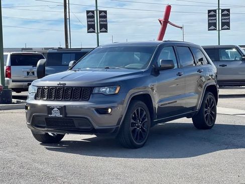 Used 2019 Jeep Grand Cherokee Altitude AWD/4WD image 3