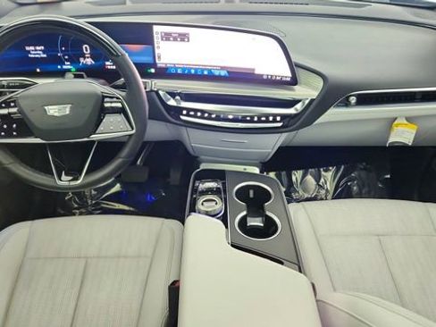 Used 2024 Cadillac Lyriq Sport image 21