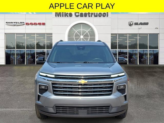 Used 2025 Chevrolet Traverse LT w/ Driver Confidence Package FWD image 2