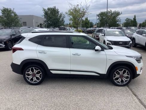 Used 2023 Kia Seltos SX w/ SX Sunroof Package AWD/4WD image 4