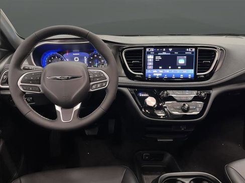 New 2026 Chrysler Pacifica Select image 5
