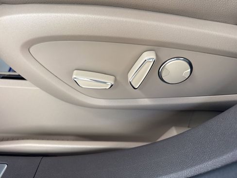 Used 2023 Lincoln Nautilus FWD w/ Premium Package image 20