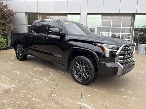 Used 2025 Toyota Tundra Platinum AWD/4WD image 2