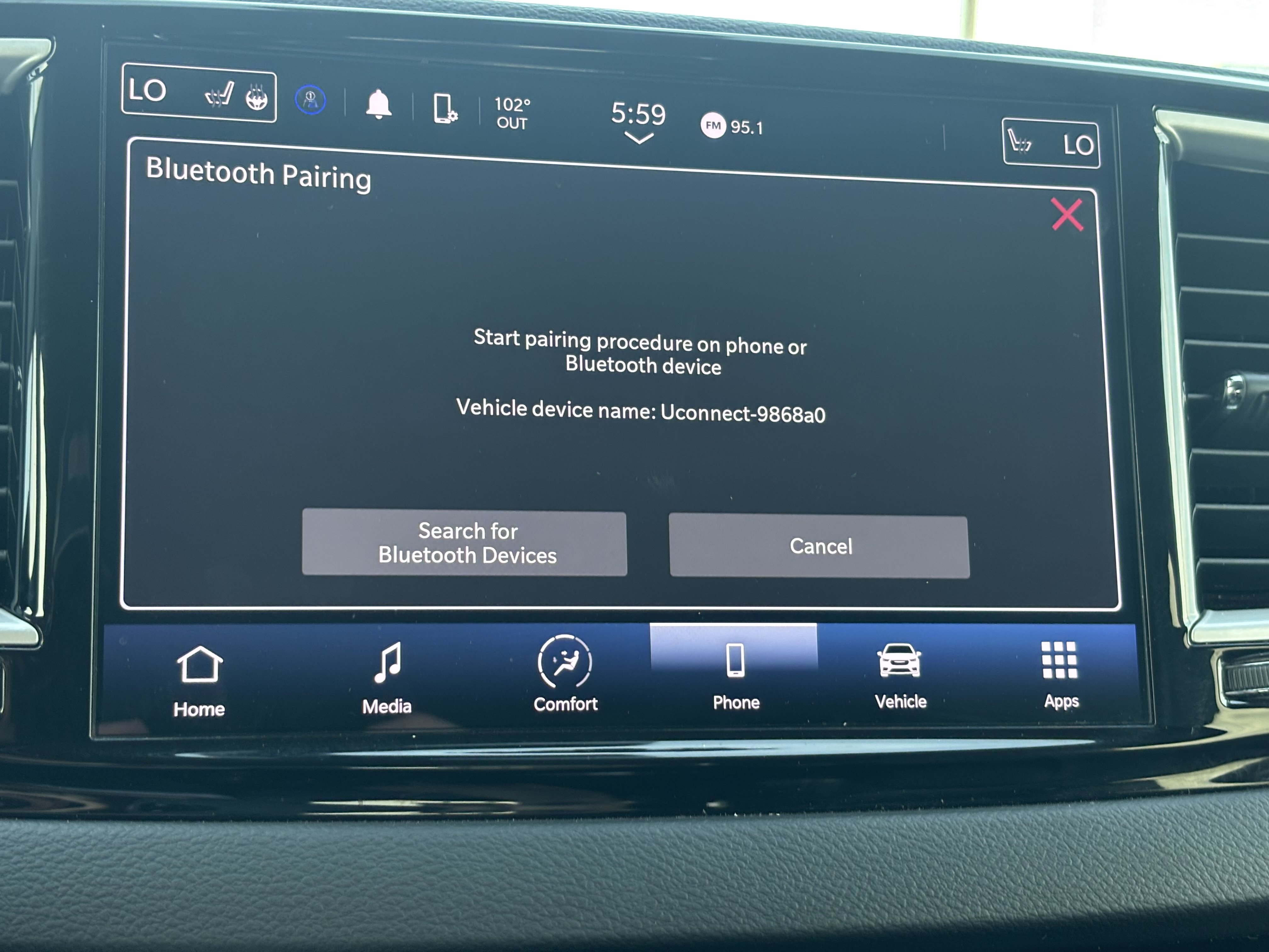 Used 2023 Chrysler Pacifica Touring-L FWD image 16
