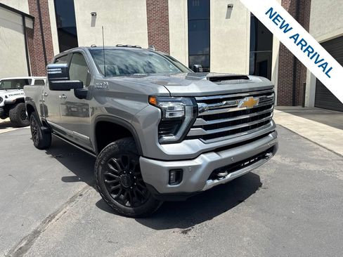 Used 2024 Chevrolet Silverado 2500 High Country w/ Technology Package AWD/4WD image 1