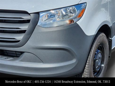 Used 2025 Mercedes-Benz Sprinter 2500 image 27