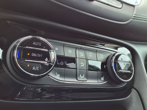 Used 2020 Buick Encore GX Essence FWD image 8