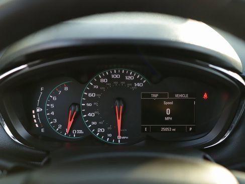 Used 2022 Chevrolet Trax LT w/ Midnight Edition image 11