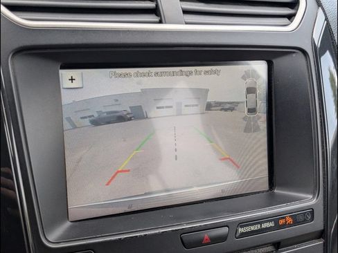 Used 2018 Ford Explorer XLT w/ Equipment Group 202A FWD image 19