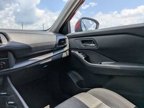 Used 2025 Nissan Rogue SV AWD/4WD image 18