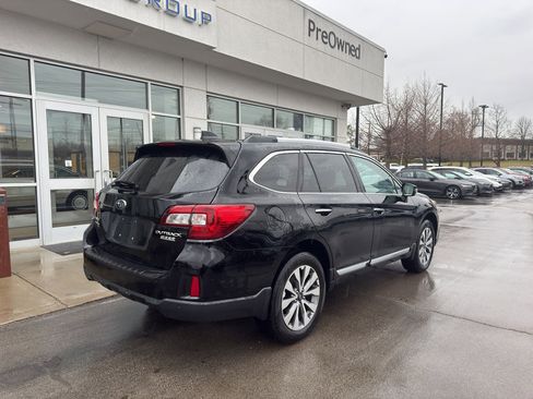 Used 2017 Subaru Outback 2.5i Touring image 3