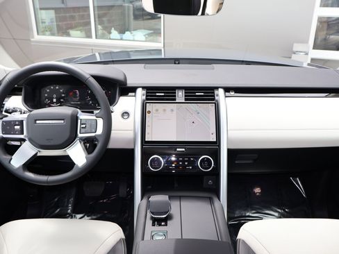 Certified 2025 Land Rover Discovery S AWD/4WD image 25