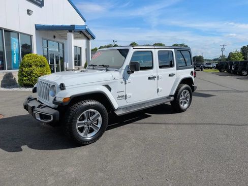 Used 2018 Jeep Wrangler Unlimited Sahara AWD/4WD image 5