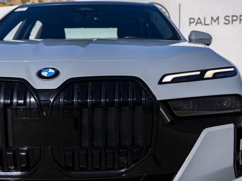 Used 2023 BMW 740i w/ Parking Assistance Package RWD image 9