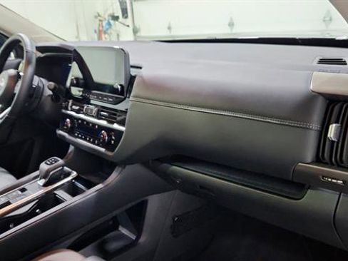 Certified 2025 Nissan Pathfinder Platinum w/ Cargo Package image 27