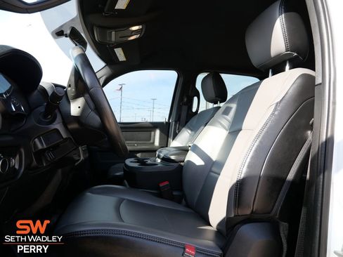 Used 2024 RAM 3500 Tradesman w/ Chrome Appearance Group image 18