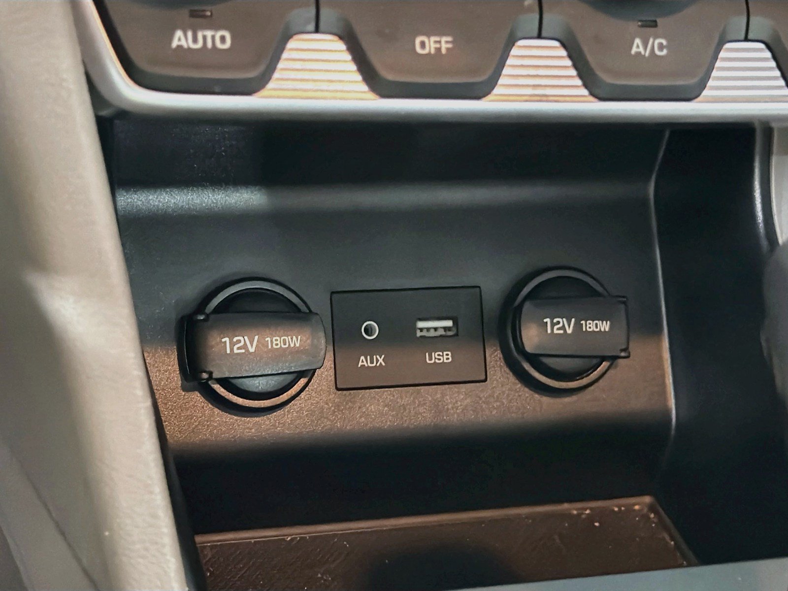 Used 2020 Hyundai Elantra SE FWD image 20