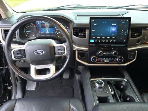 Used 2023 Ford Expedition XLT image 21