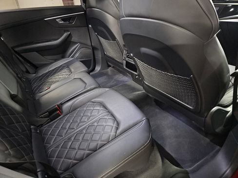 Used 2024 Audi SQ8 Prestige image 11